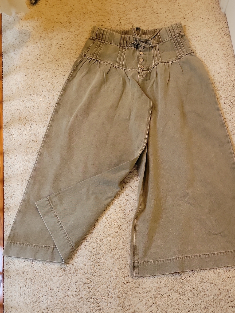 NWT High-Waist Wide Leg Cropped Pants in Olive Green